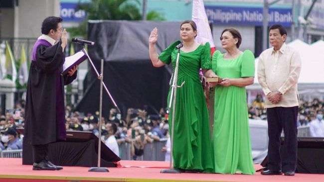 Pelantikan Sara Duterte-Caprio sebagai Wakil Presiden Filipina, Minggu 19 Juni 2022. (Foto: AFP/Ferdinandh Cabrera)