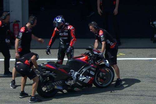 Maverick Vinales gagal menyelesaikan balapan di Sirkuit Sachsenring, Jerman, gara-gara motor Aprilia RS-GP tunggangannya mengalami height device. (Foto: Twitter @motoGP)