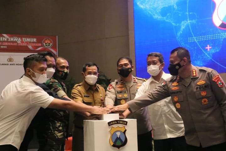 Deklarasi anti hoax yang diinisiasi oleh Humas Polda Jawa Timur. (Foto: Herlambang untuk Ngopibareng.id)