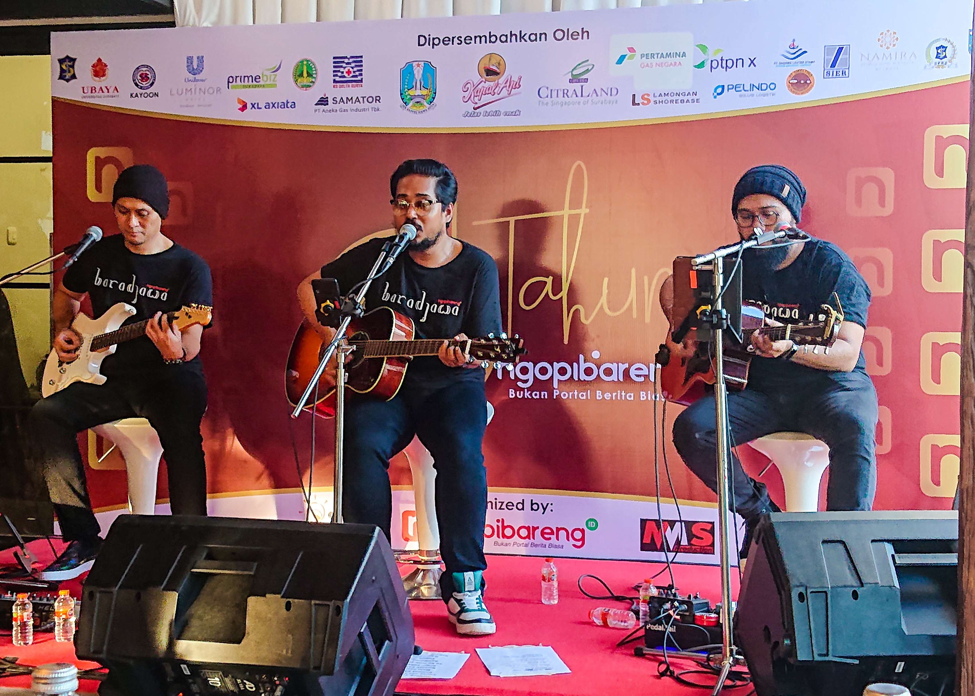 Penampilan Andra Ramadhan Project di HUT 4 th Ngopibareng.id (foto: Aini/Ngopibareng.id)