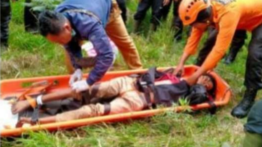 Proses evakuasi wisatawan asal Malang yang hilang di Bromo (Foto: istimewa)