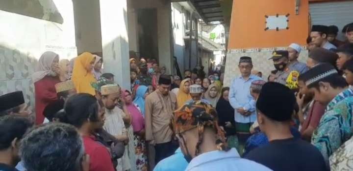 Jenazah Putra Buya Arrazy saat hendak diberangkatkan untuk dimakamkan (dok. Istimewa)