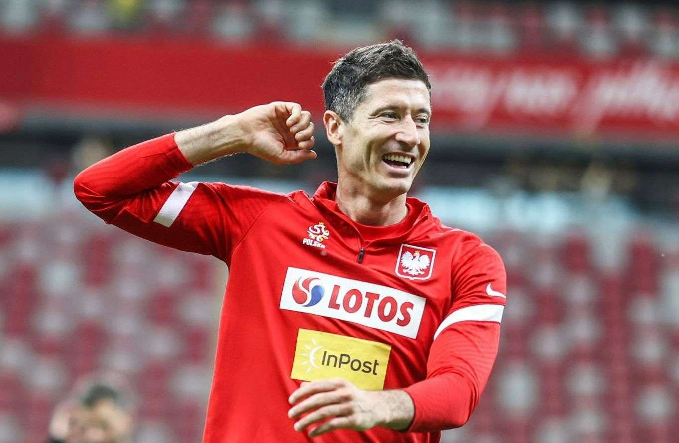 Bayern Munich berniat mempertahankan Robert Lewandowski karena mereka masih membutuhkan sang pemain