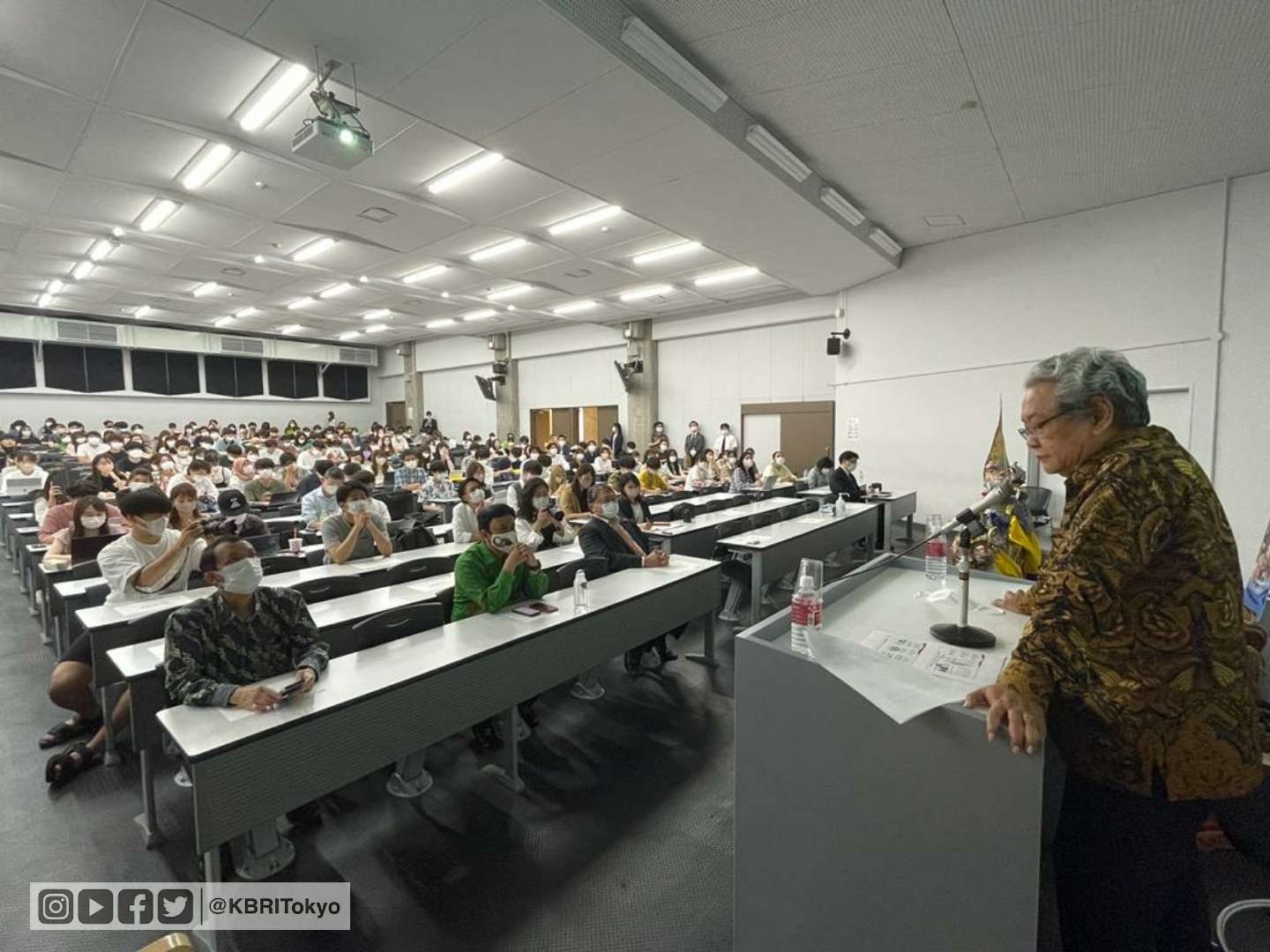 Duta Besar Republik Indonesia (Dubes RI) untuk Jepang dan Federasi Mikronesia Heri Akhmadi memberikan kuliah umum di Universitas Waseda. (Foto: Dokumentasi KBRI Tokyo)