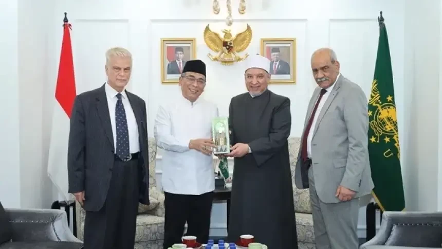 Ketua Umum Pengurus Besar Nahdlatul Ulama (PBNU) KH Yahya Cholil Staquf atau Gus Yahya menerima kujungan delegasi Al-Azhar As-Syarif, di Kantor PBNU, Jalan Kramat Raya 164, Jakarta Pusat, Kamis 23 Juni 2022. (Foto: Istimewa)