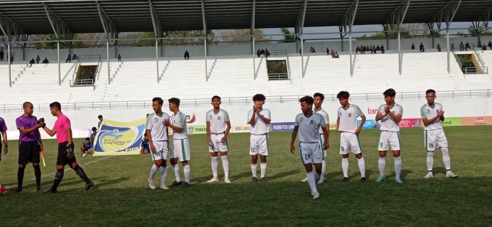 Tim sepak bola Surabaya di ajang Porprov Jatim. (Foto: Fariz Yarbo/Ngopibareng.id)