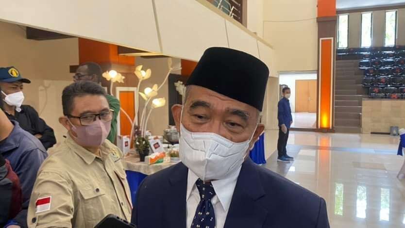 Menteri Koordinator Pembangunan Manusia dan Kebudayaan, Muhadjir Effendy saat ditemui usai acara pelantikan Rektor Universitas Brawijaya. (Foto: Lalu Theo/Ngopibareng.id)