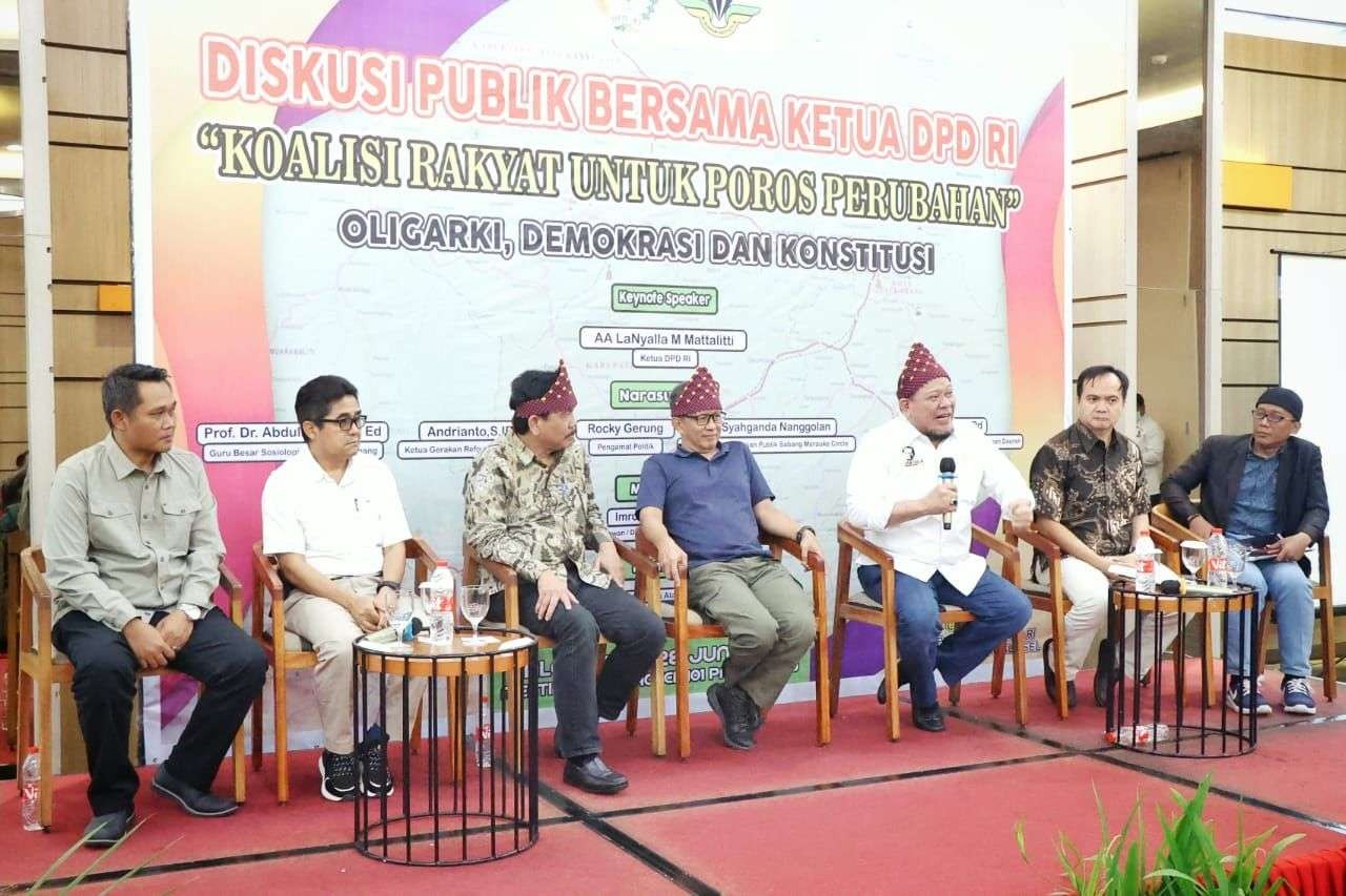 Direktur Eksekutif Sabang-Merauke Circle, Syahganda Nainggolan saat diskusi berjudul "Koalisi Rakyat untuk Poros Perubahan" di Ballroom Masjid Agung Trans Studio. (Foto: Istimewa)