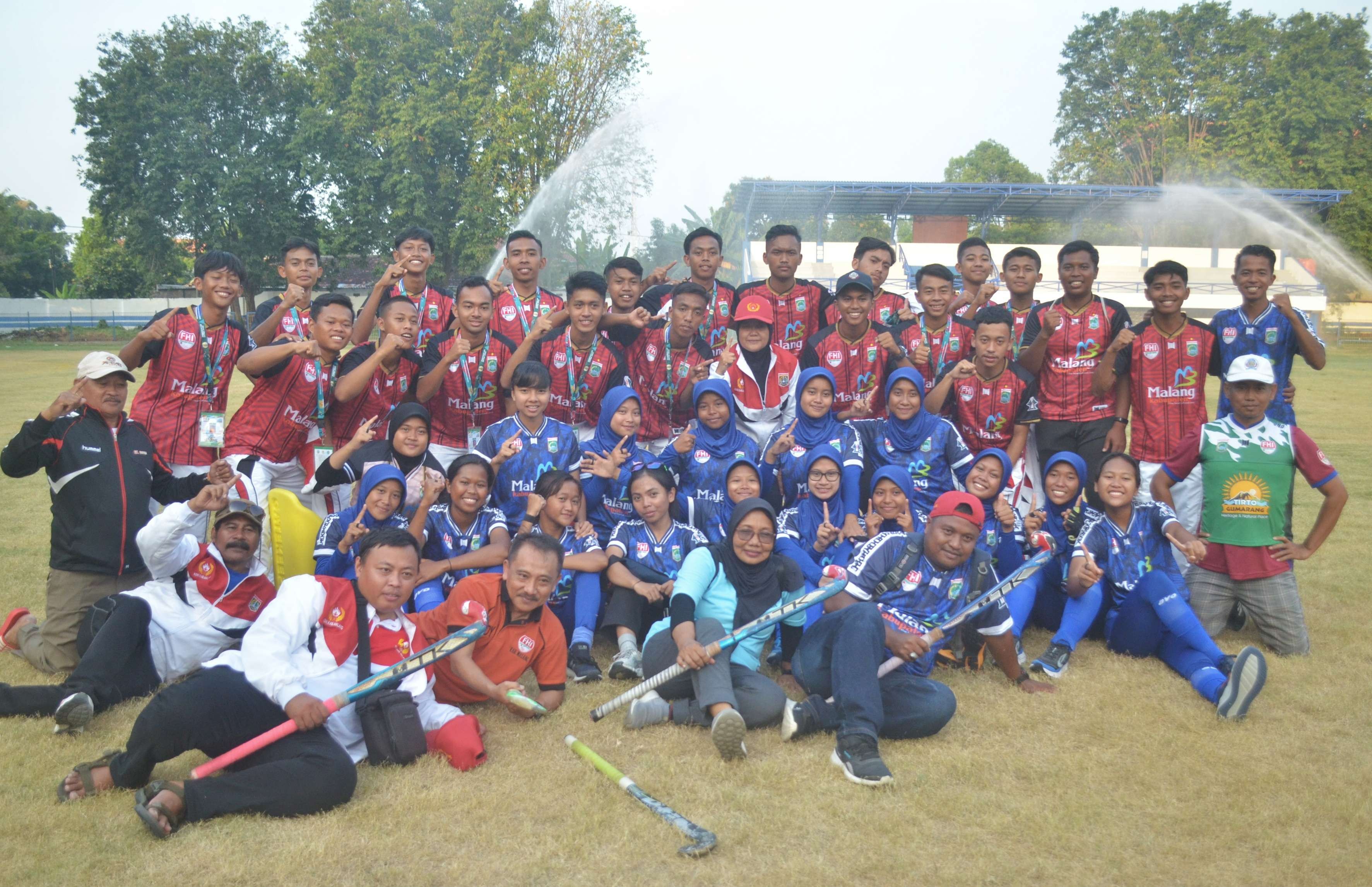 Tim hoki outdoor putra dan putri Kabupaten Malang. (Foto: Istimewa)