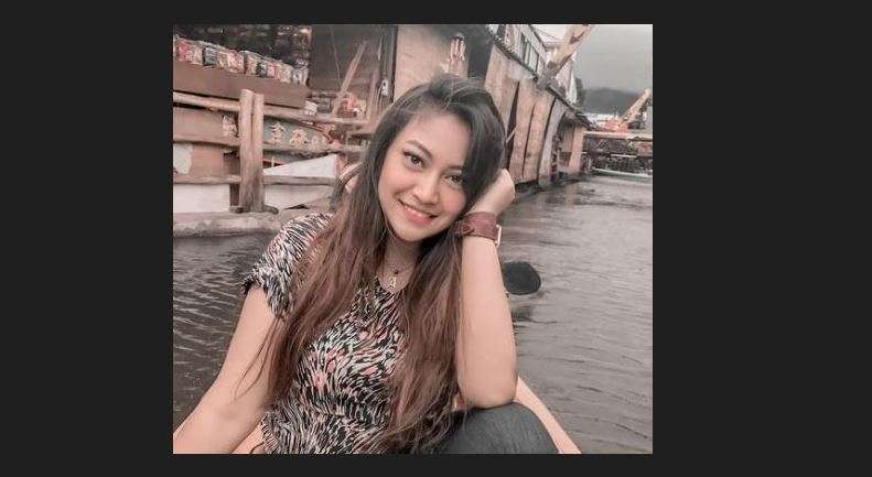 Artis Ayu Anjani berduka. Ibu dan adik kandungnya meninggal karena kapal wisata yang ditumpanginya tenggelam di Labuhan Bajo, Selasa 28 Juni 2022. (Foto: Instagram @real.ayuanjani)