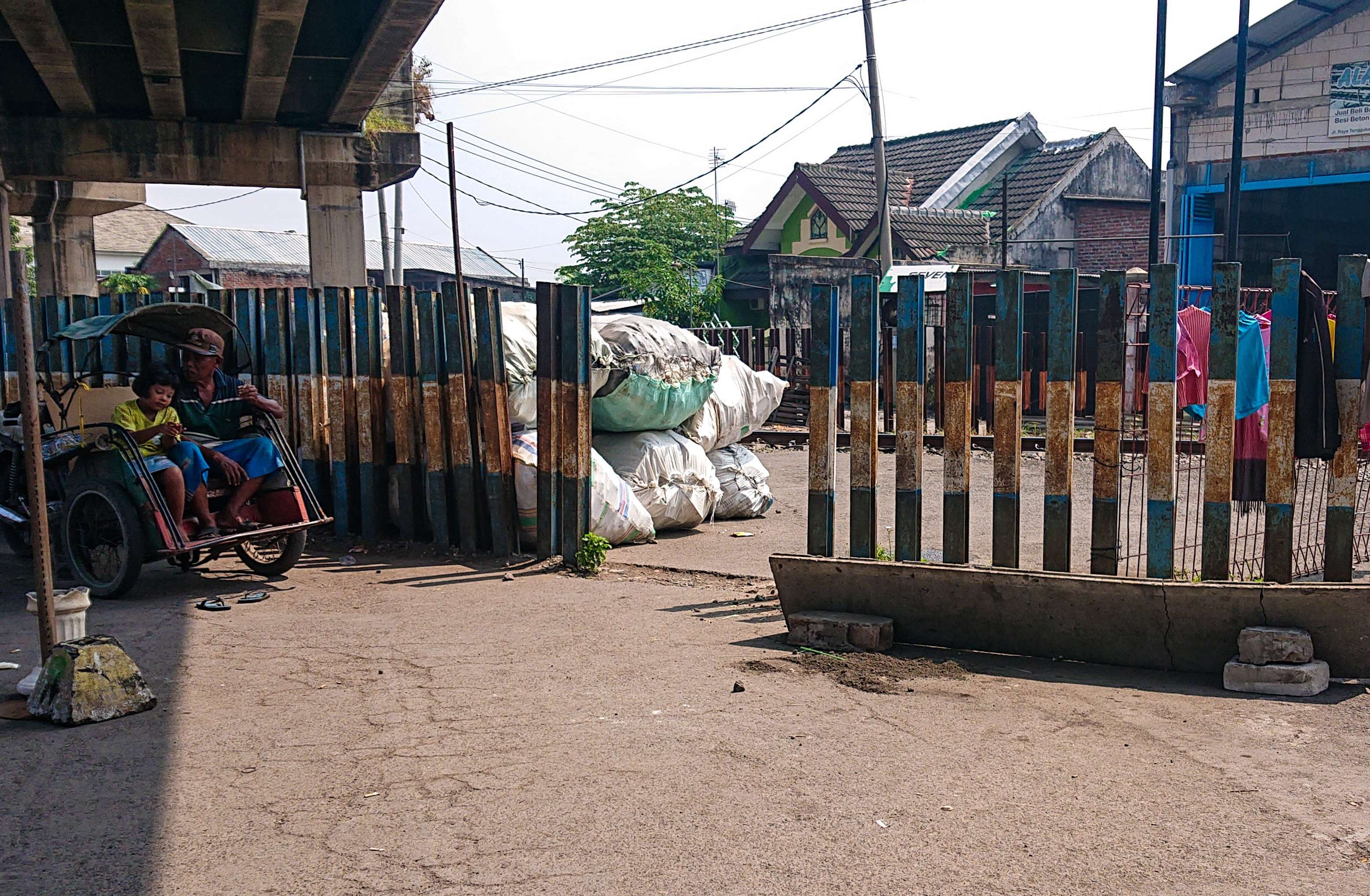 Lokasi penembakan misterius juragan besi tua di Sidoarjo (Foto: Aini Arifin/Ngopibareng.id)