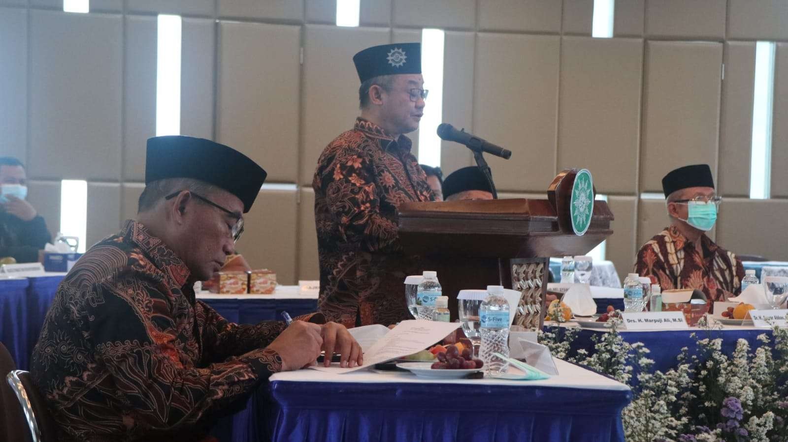 Sidang Tanwir Muhammadiyah dan ‘Aisyiyah pada hari Kamis tanggal 1 Zulhijah 1443 H/30 Juni 2022 M melalui telekonferensi video. Tampak, Sekretaris Umum PP Mummadiyah, Prof Abdul Mu'ti membacakan hasil keputusan itu. (Foto: Istimewa)