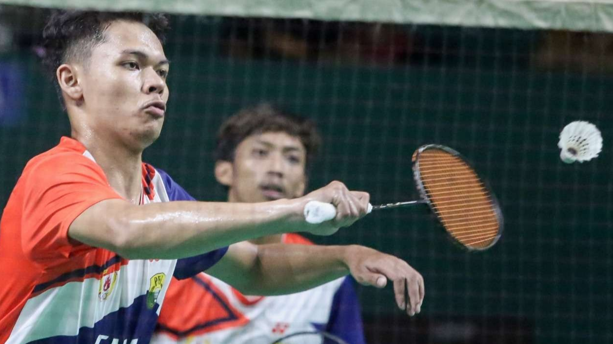 Ganda Putra Sidoarjo saat tampil di babak final bulutangkis nomor beregu putra di GOR Argopuro, Jember, Rabu 29 Juni 2022 malam. (Foto: Istimewa)