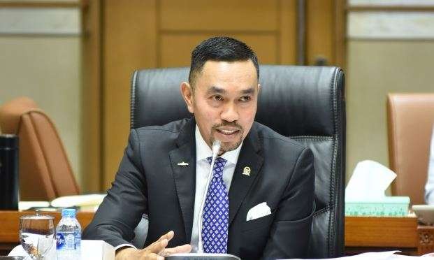 Wakil Komisi III DPR RI, Ahmad Sahroni kembali melaporkan Adam Deni ke Bareskrim Polri. Kali ini, kasus dugaan suap Rp30 miliar. (Foto: Istimewa)