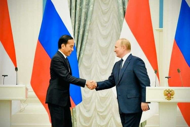 Presiden Jokowi bertemu Presiden Rusia Vladimir Putin, membahas perdamaian untuk mengakhiri perang antara Rusia dengan Ukraina yang  telah membawa korban cukup besar. (Foto: Setpres)