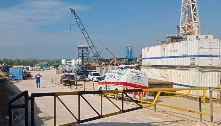 Tampak pekerja sedang berjalan menuju lokasi pemboran sumur KOL-001 Pertamina EP Field Sukowati. (Foto: ist)