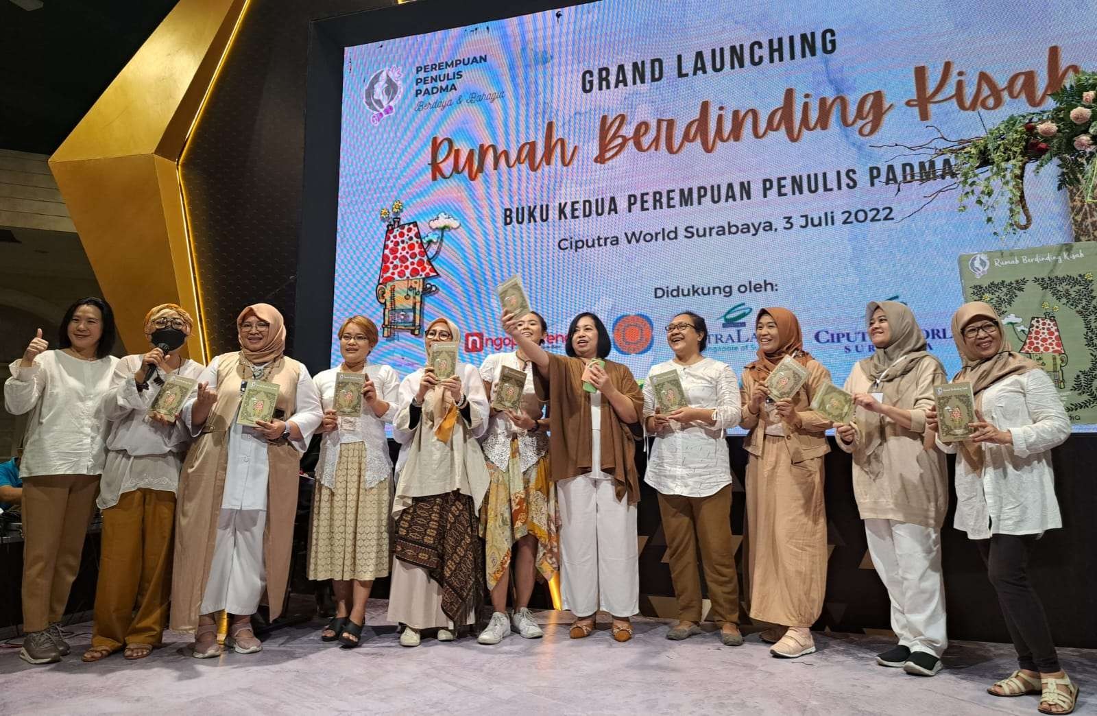 Peluncuran buku kedua Perlima berjudul "Rumah Berdinding Kisah". (Foto: Pita Sari/Ngopibareng.id)