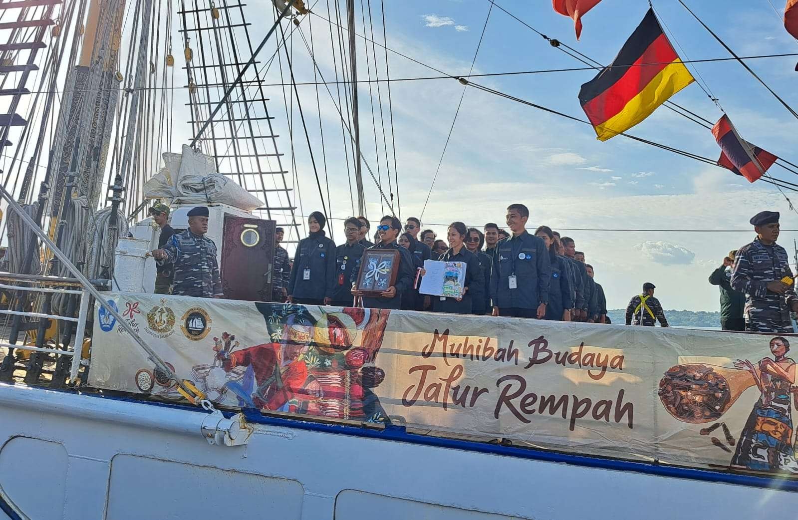 Kedatangan Laskar Rempah Kelompok Cendana di Dermaga Madura, Koarmada II Surabaya. (Foto: Pita Sari/Ngopibareng.id)