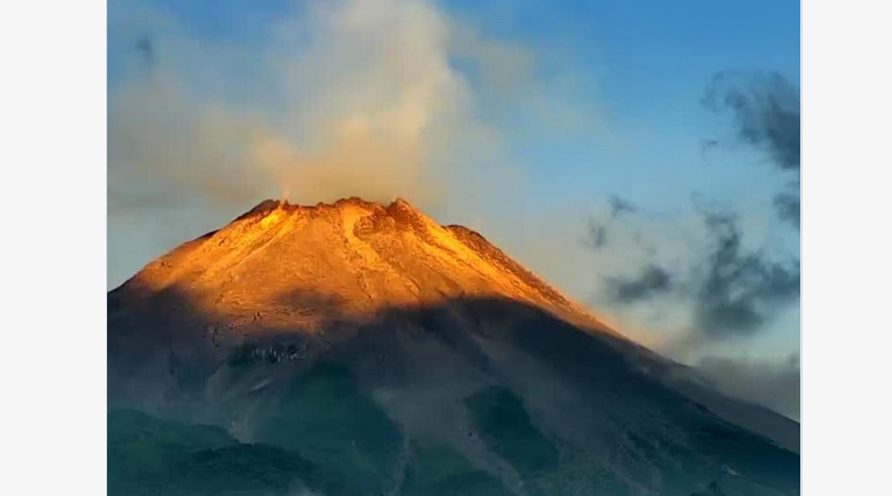 (BPPTKG) menyatakan Gunung Merapi di perbatasan Daerah Istimewa Yogyakarta dan Jawa Tengah mengalami 75 kali gempa guguran, selama Sabtu 2 Juli. (Foto: PVMBG)