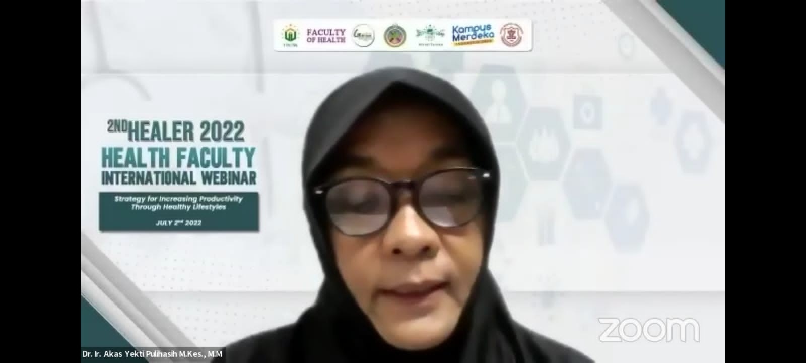 Ir. Akas Yekti Pulih Asih, M.Kes dari Fakultas Kesehatan dari Unusa saat memaparkan pola hidup sehat (Foto: Istimewa).