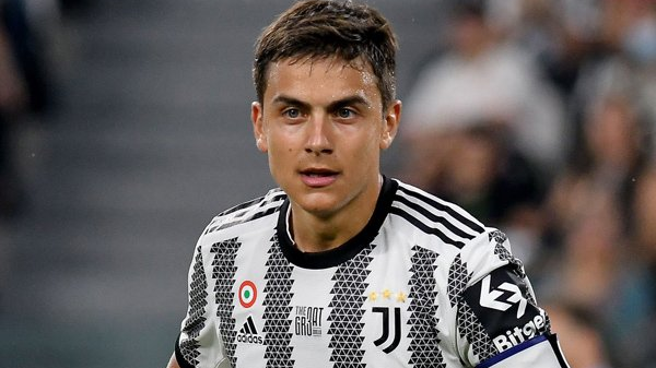 Legenda AC Milan Arrigo Sacchi mengaku sangat kecewa dengan AC Milan yang tak rekrut Paulo Dybala dan malah membiarkan pergi ke Inter Milan. (Foto: Ist)