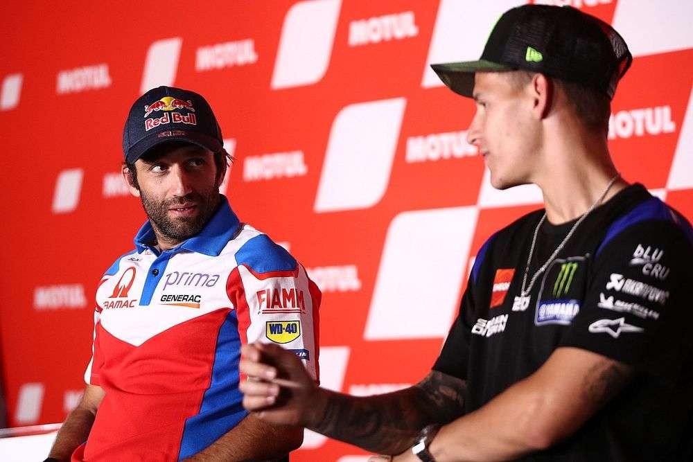 Johann Zarco (kiri) yang konsistensi performanya di musim 2022 ini mulai dikhawatirkan rivalnya, Fabio Quartararo (kanan) untuk meraih juara dunia 2022.