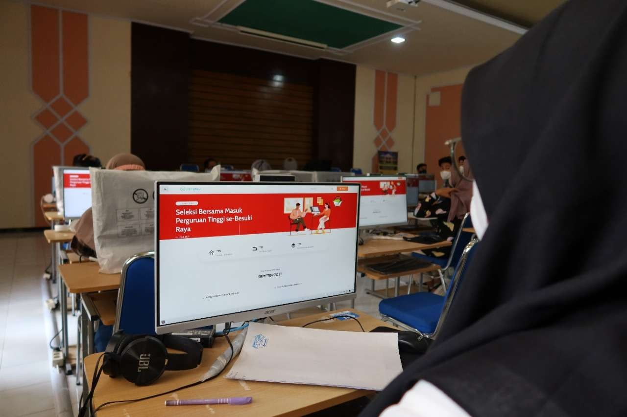 Peserta sedang mengikuti UTBK SBMPTBR 2022 di Universitas Jember (Foto: Istimewa)