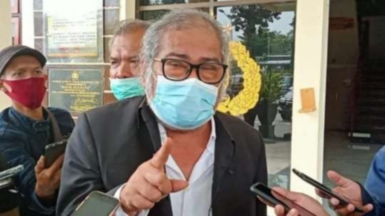 Ketua Komnas PA, Arist Merdeka Sirait saat berada di PN Malang (Foto: Lalu Theo/ngopibareng.id)