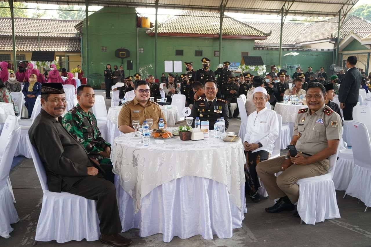 Pemkab Kediri memasang palang pintu pada perlintasan kereta api, untuk memastikan keselamatan warganya (Foto: Istimewa)