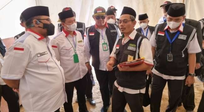 Menteri Agama (Menag) Yaqut Cholil Qoumas meninjau persiapan dan fasilitas menjelang wukuf di Arafah. Pelaksanaannya pada Jumat 8 Juli 2022. (Foto: Istimewa)