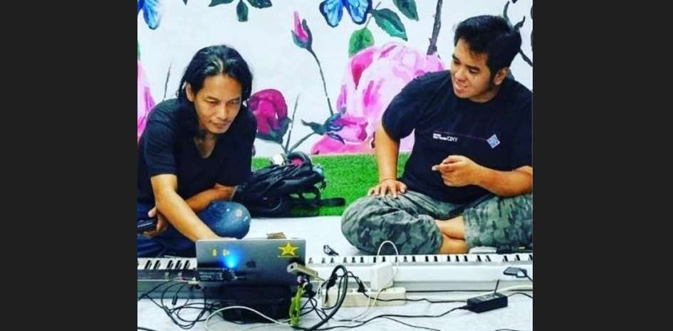 MSAT kolaborasi bareng musisi sekaligus keyboardis band BIP, eks SLANK, Indra Qadarsih alias Indra Q. (Foto: Instagram @indraQ)