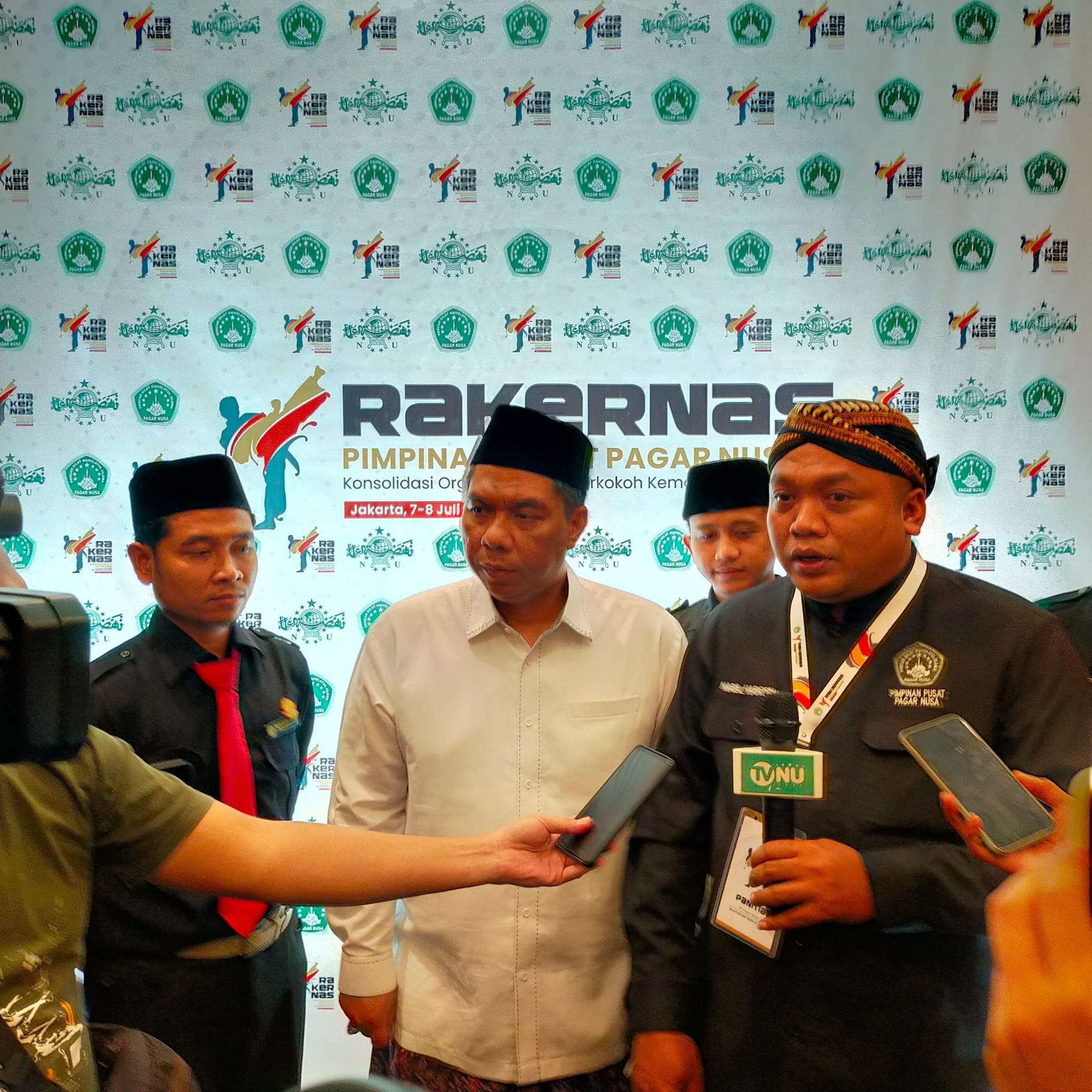 KH Zulfa Mustofa bersama Nabil Haroen. (Foto: Pagar Nusa)