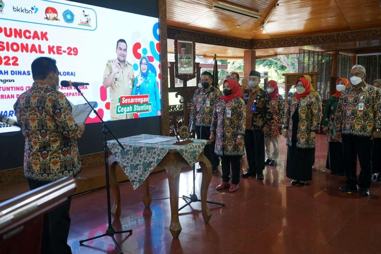 Bupati Blora Arief Rohman mengukuhkan Tim Percepatan Penurunan Stunting (TPPS). (Foto: Istimewa)