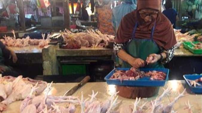 Daging ayam potong lebih dipilih warga Bondowoso untuk hidangan Idul Adha 1443 H/2022 M di tengah banyak sapi terpapar PMK. (Foto: Dokumentasi Diskoperindag Bondowoso)