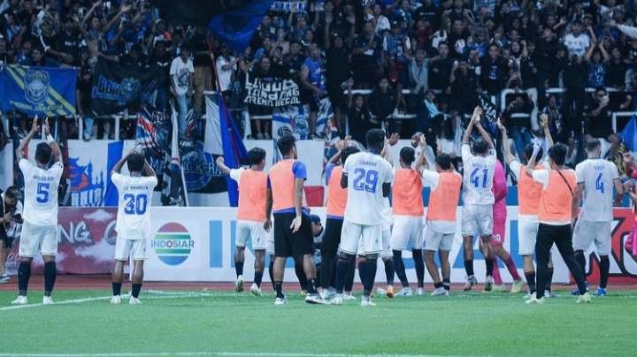 Pemain Arema FC saat merayakan kemenangan pada leg pertama babak semifinal Piala Presiden di Stadion Jatidiri, Semarang (Foto: Instagram:@aremafcofficial)