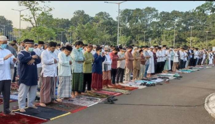 Umat Islam sedang melaksanakan salat Idul Adha 1443 H di daerah Parung Bogor Jawa Barat (Foto: Istimewa)