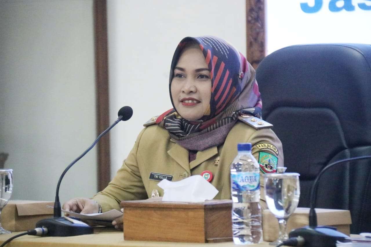 Wakil Bupati Blora, Tri Yuli Setyowati saat bimbingan teknis kepada vendor lokal.