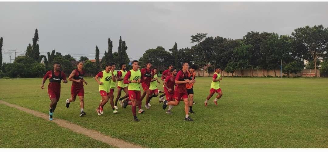 Persik gelar latihan jelang laga uji coba lawan Persis Solo. (Foto: Fendhy Plesmana/Ngopibareng.id)