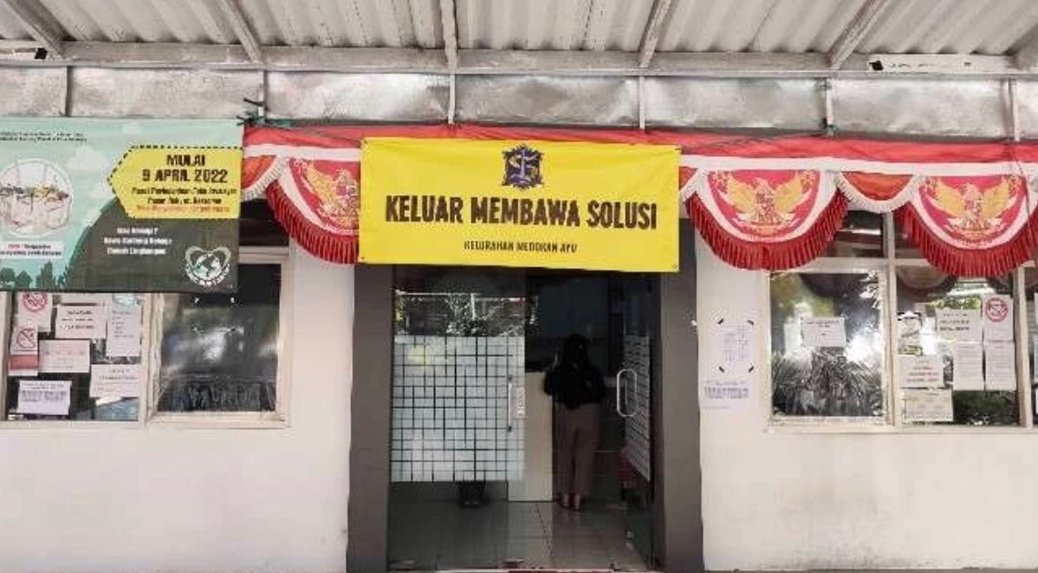 Kantor Kelurahan Medokan Ayu akhir-akhir ini menjadi sorotan setelah ada warga yang mengeluhkan perlakuan negatif petugas kelurahan tersebut. (Foto: Istimewa)