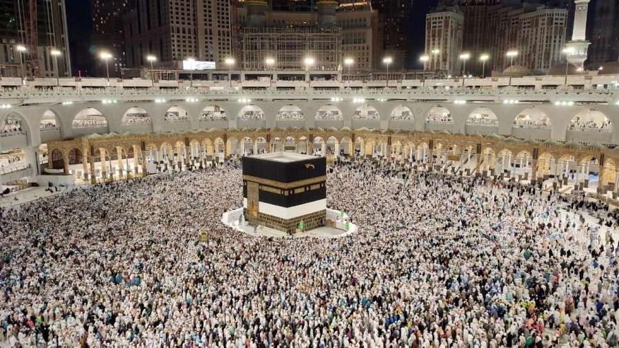 Jemaah haji memadati area thawaf Ka'bah, Masjidil Haram. (Foto: Kemenag)