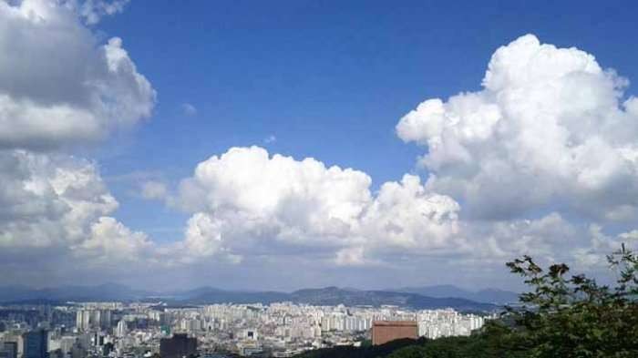 Badan Meteorologi, Klimatologi, dan Geofisika memprakirakan, cuaca Surabaya dan Jatim hari ini Senin, 18 Juli 2022 didominasi berawan dan cerah berawan. (Foto: BMKG)