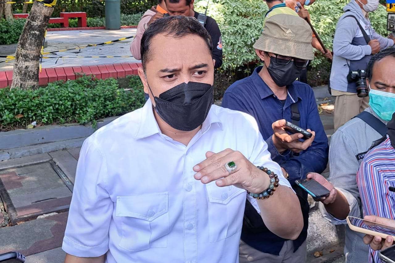 Walikota Surabaya Eri Cahyadi siagakan Satpol PP di semua taman kota dalam rangka penertiban Kawasan Tanpa Rokok atau KTR. (Foto: Pita Sari/Ngopibareng.id)