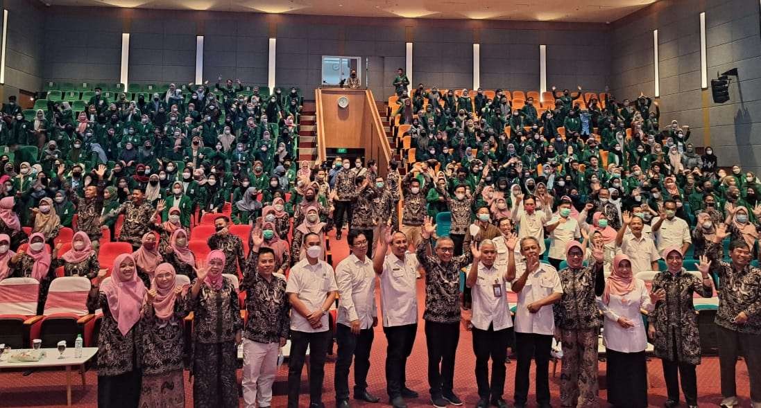 Mahasiswa Unusa saat akan bersiap menjalankan program KKN di Gresik. (Foto: Pita Sari/Ngopibareng.id)