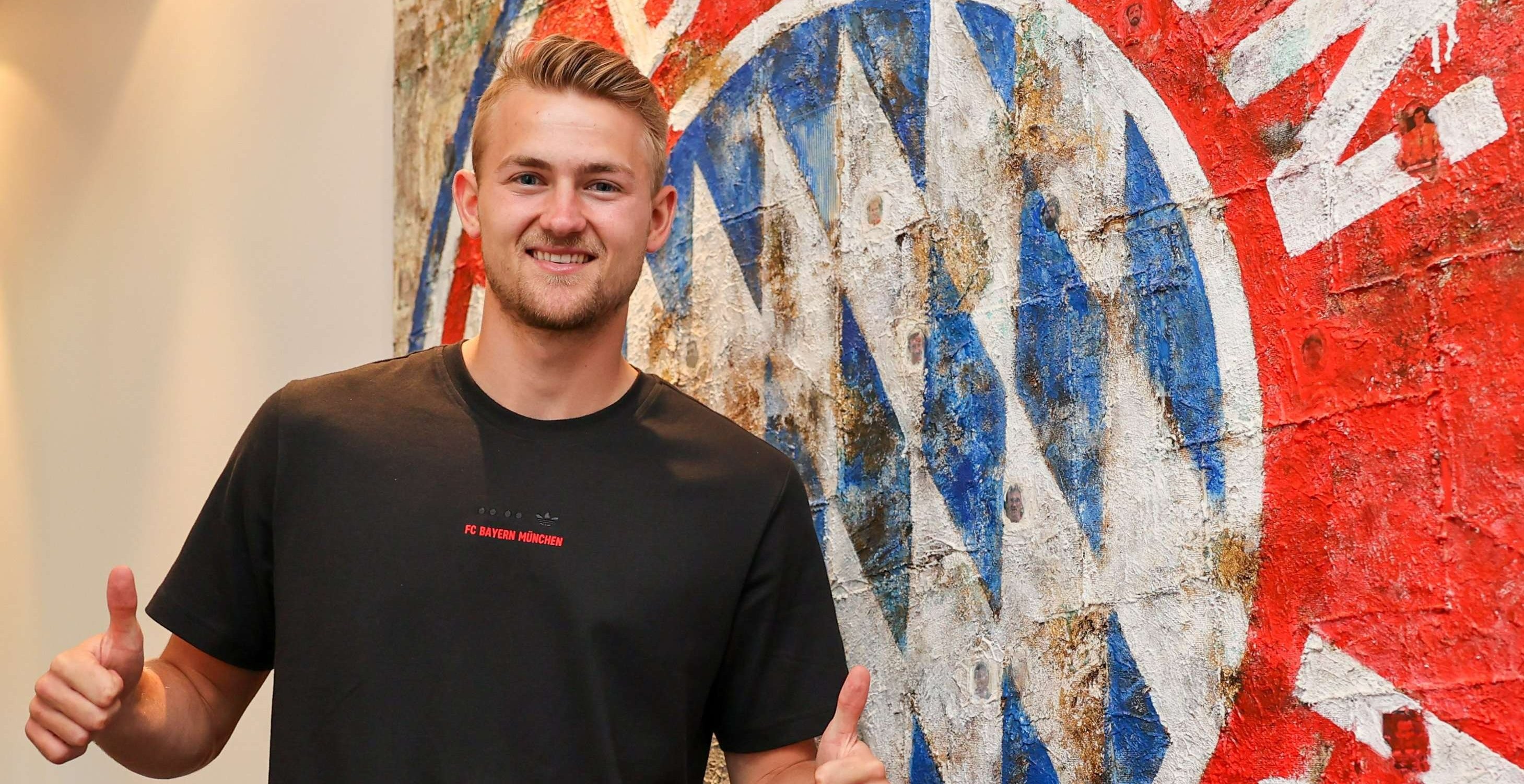 Matthijs de Ligt resmi gabung Bayern Munchen dengan kontrak lima tahun. (Foto: Twitter/@FCBayern)