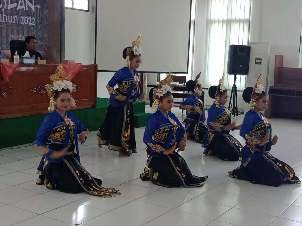 Tarian Madinah Van Jawa yang diciptakan seniman Kota Pasuruan. (Foto: Istimewa)