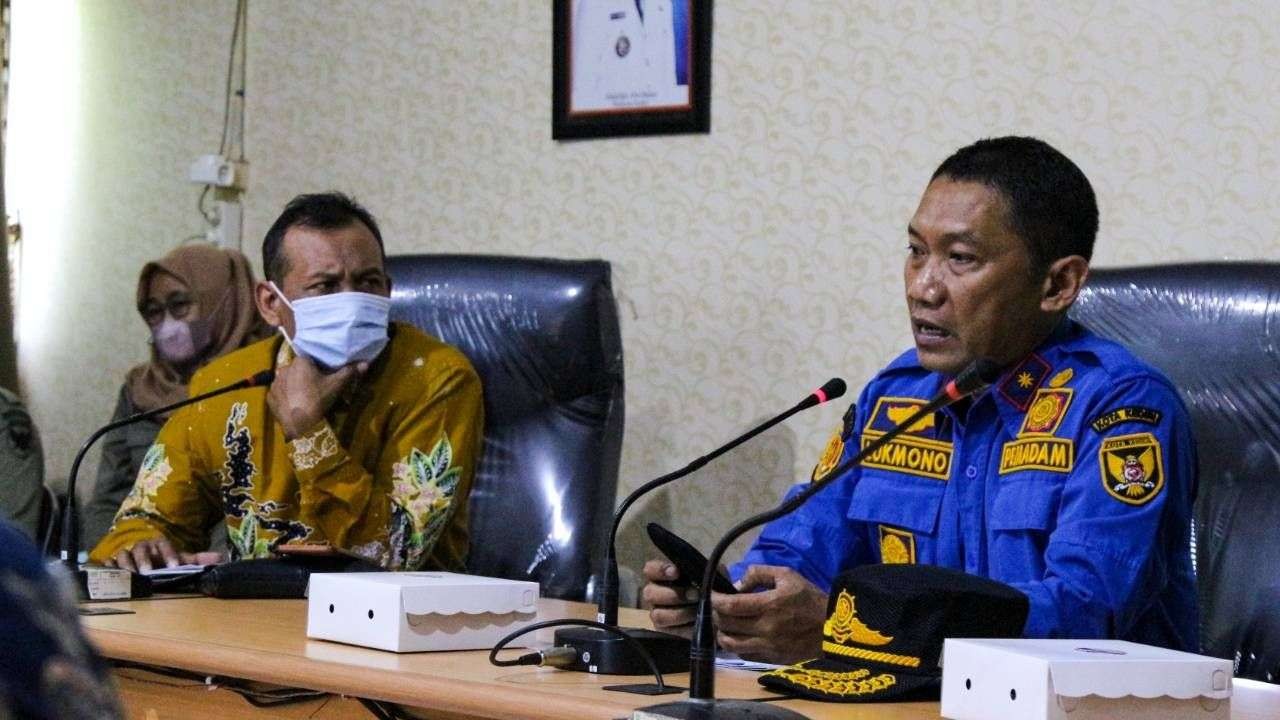 Kasatpol PP Kota Kediri Eko Lukmono mengungkap 90 persen baliho pencapresan tidak kantongi izin. (Foto: Humas Pemkot Kediri)