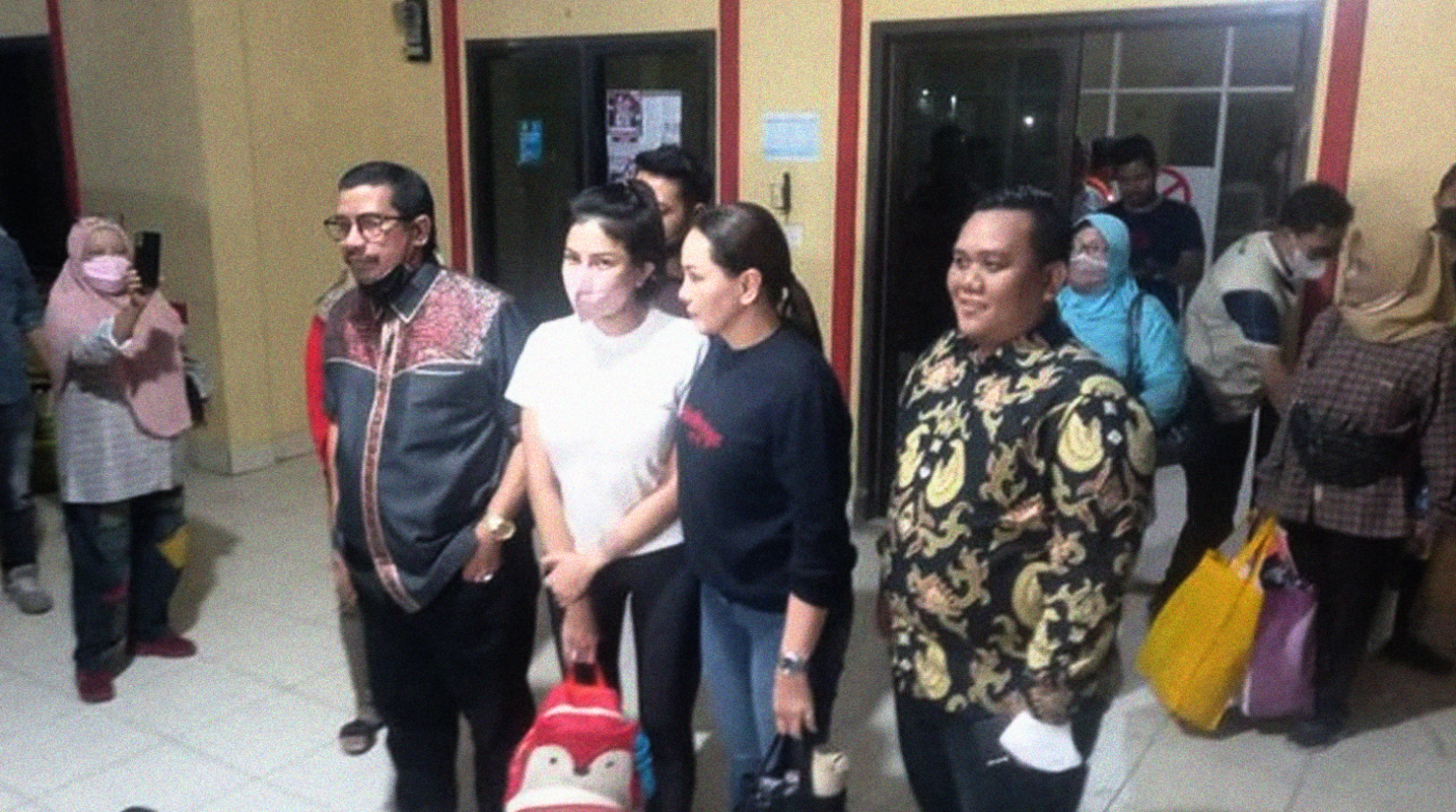 Polisi batal menahan Nikita Mirzani. (Foto: Dtk)