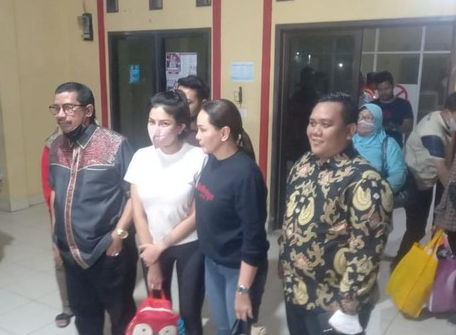 Nikita Mirzani tidak dipenjara, ia dikenai wajib lapor karena dinilai kooperatif dan faktor kemanusian ada tiga anaknya. (Foto: Istimewa)