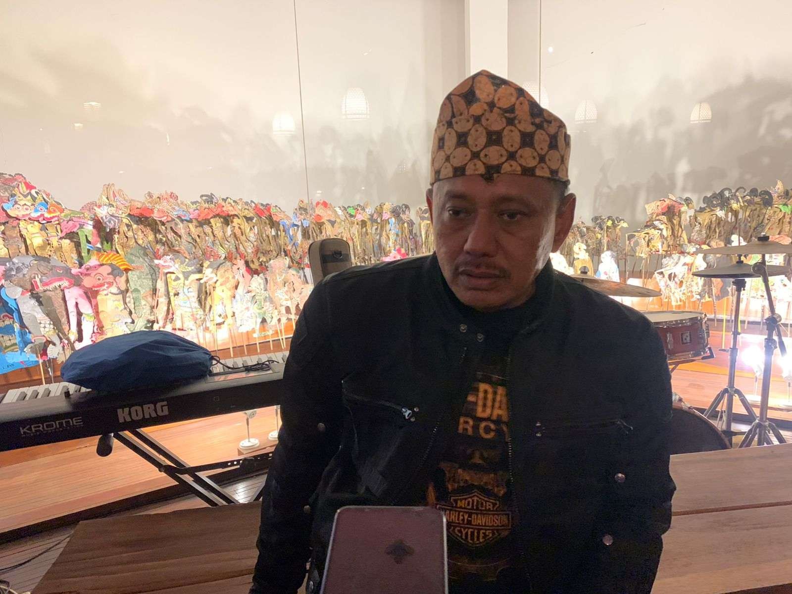 Mantan Sekdaprov Jatim, Heru Tjahyono, mengaku rutin menonton dan menikmati Jazz Gunung Bromo di Probolinggo yang digelar setiap tahun. (Foto: Istimewa)