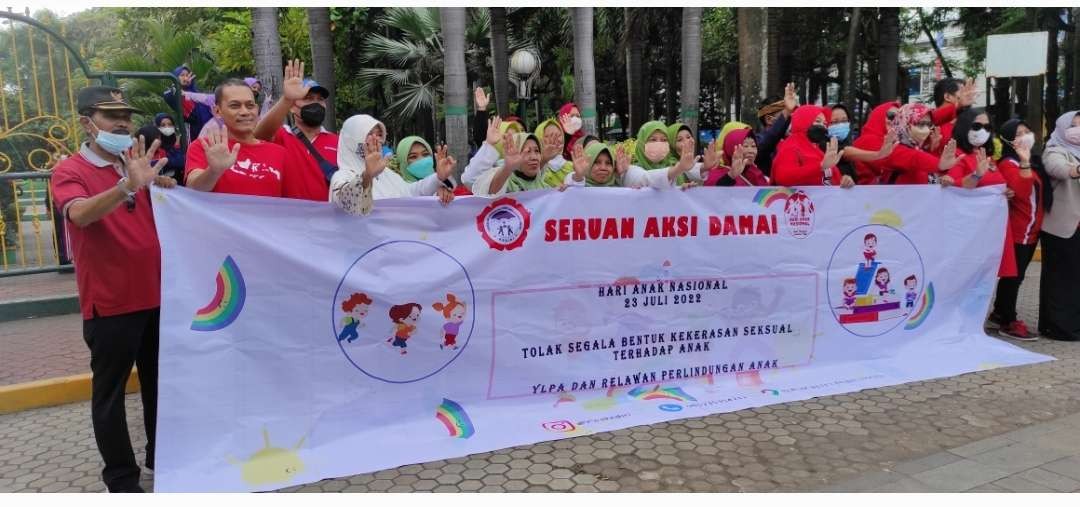 Peringati Hari anak Seruan aksi damai YLPA  dan Relawan LPA Kediri Tolak Kekerasan Seksual Anak (fen/ngopibareng.id)